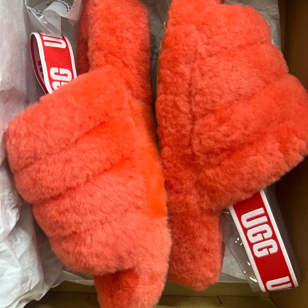 Peach ugg slides!